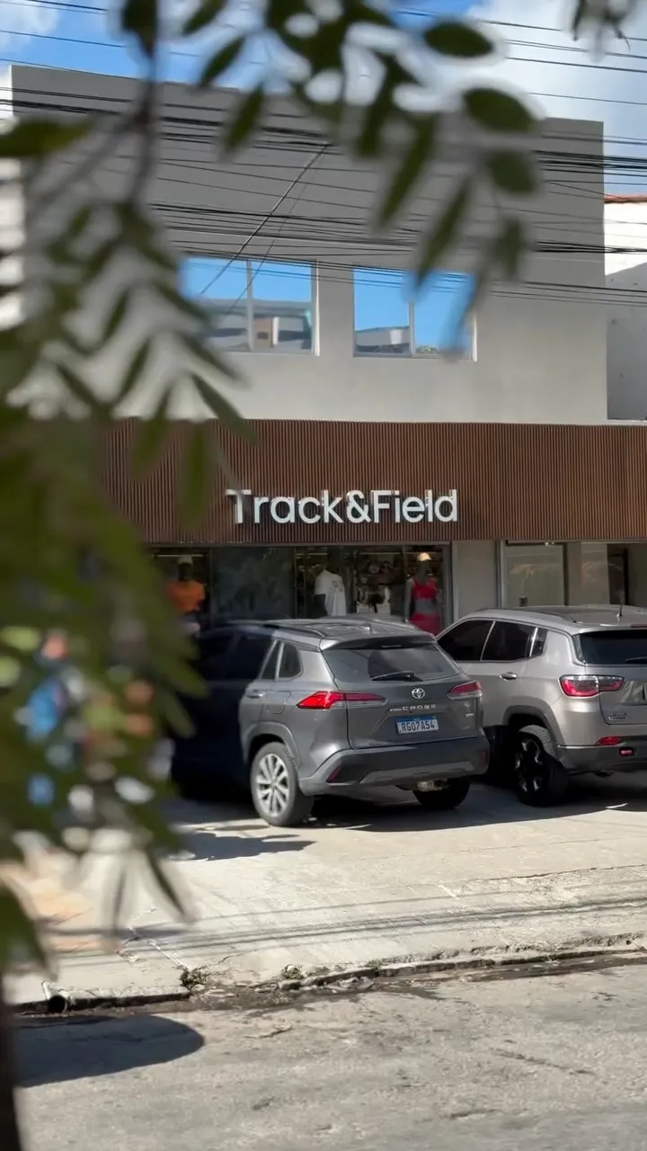 Fachada da loja Track&Field executada pela Arcco Engenharia